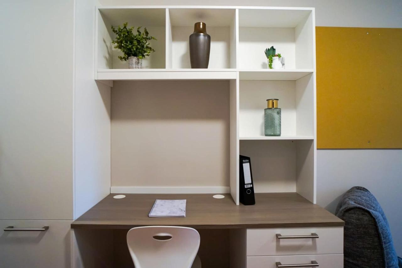 1 Bedroom Apartments, Studios And Ensuite Bedrooms With Shared Kitchen At Centro House In Στέρλινγκ Εξωτερικό φωτογραφία